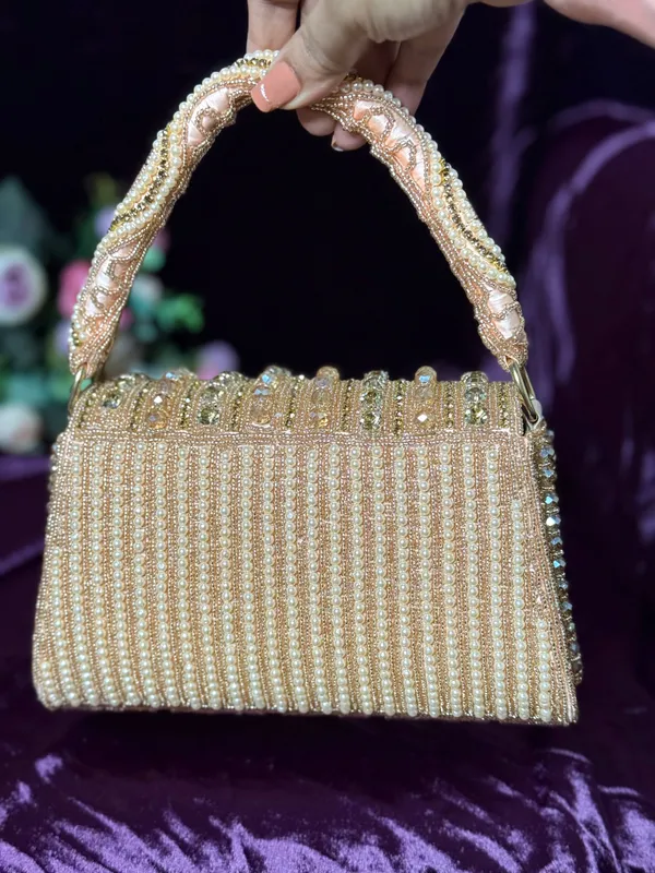 Kiara_Crystal_Embellished_Clutch